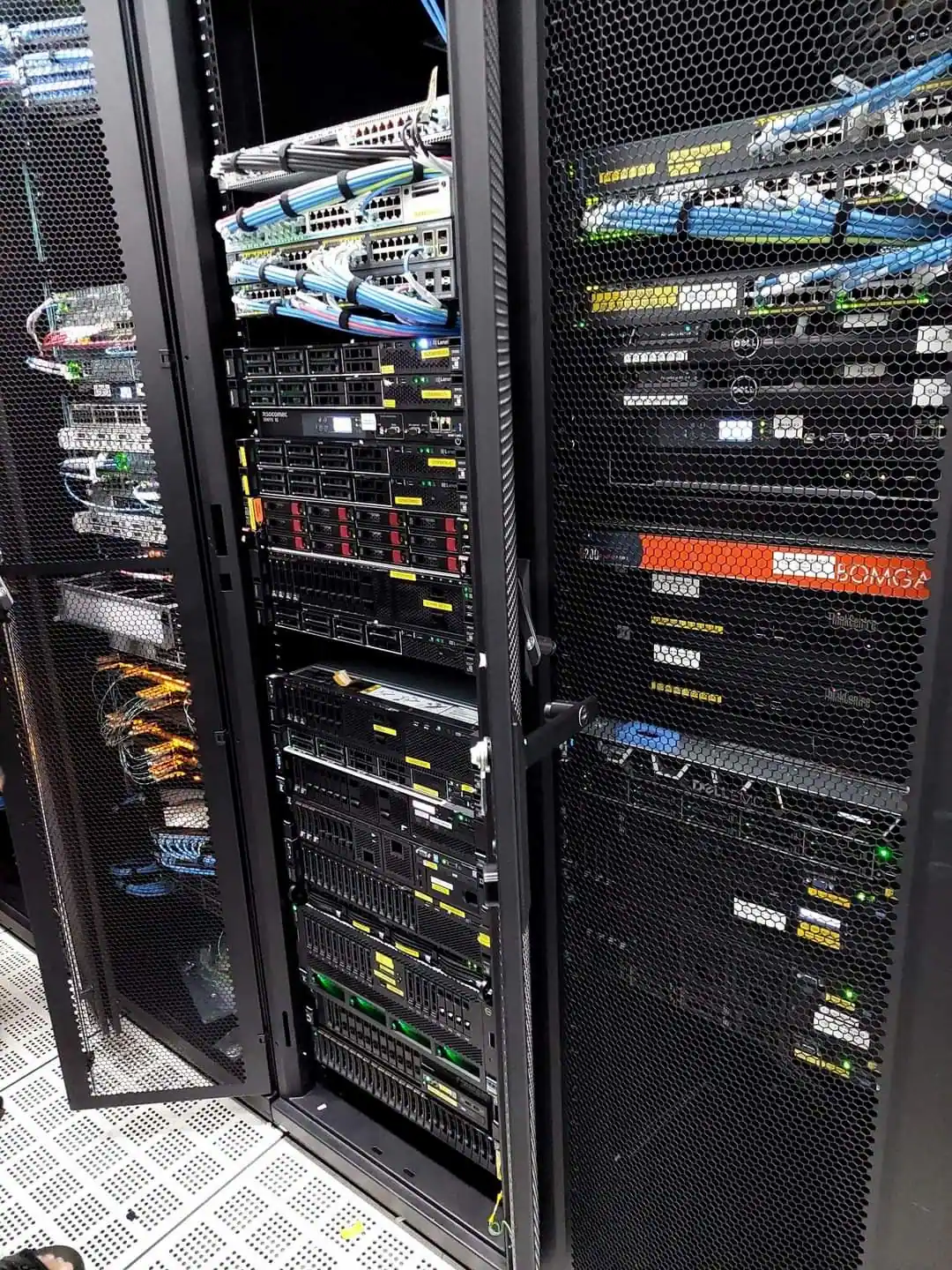 กล้องวงจรปิดพร้อมเสียงและวิดีโอ 1 บริษัท รังรอง จำกัด - RUNGRONG CO., LTD.